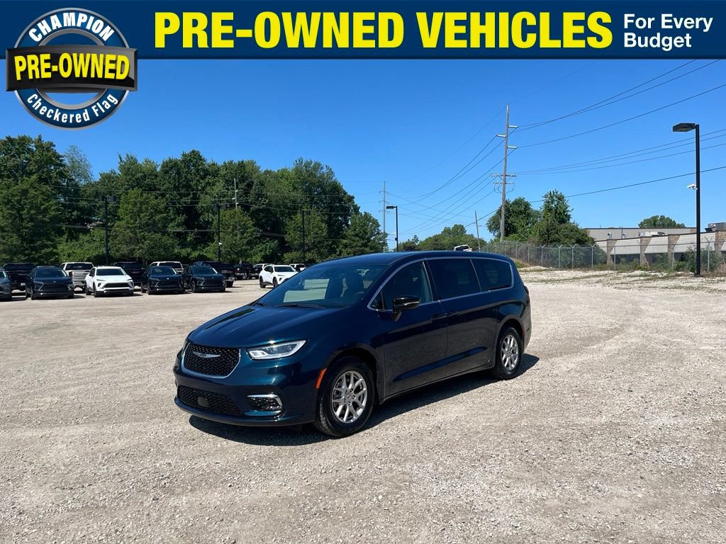 Used 2025 Chrysler Pacifica Select FWD video 1