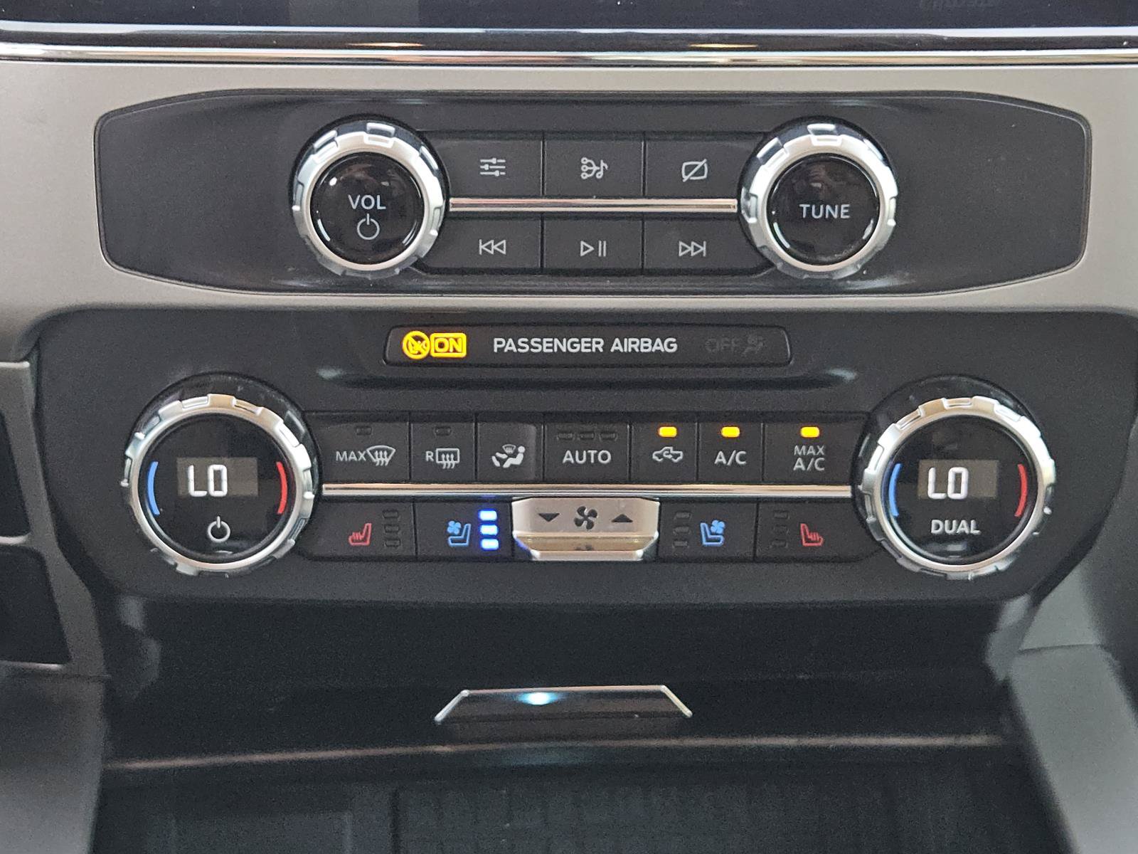 Used 2022 Ford F350 Lariat w/ Lariat Ultimate Package AWD/4WD image 15