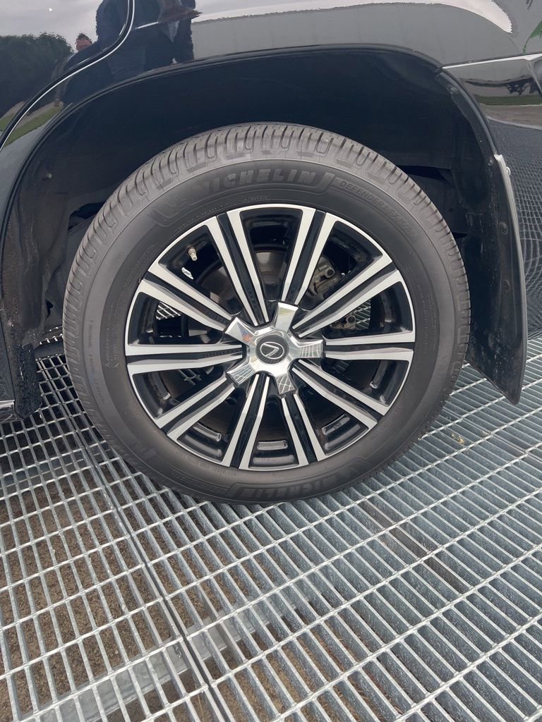 Used 2021 Lexus LX 570 4WD w/ Luxury Package image 5