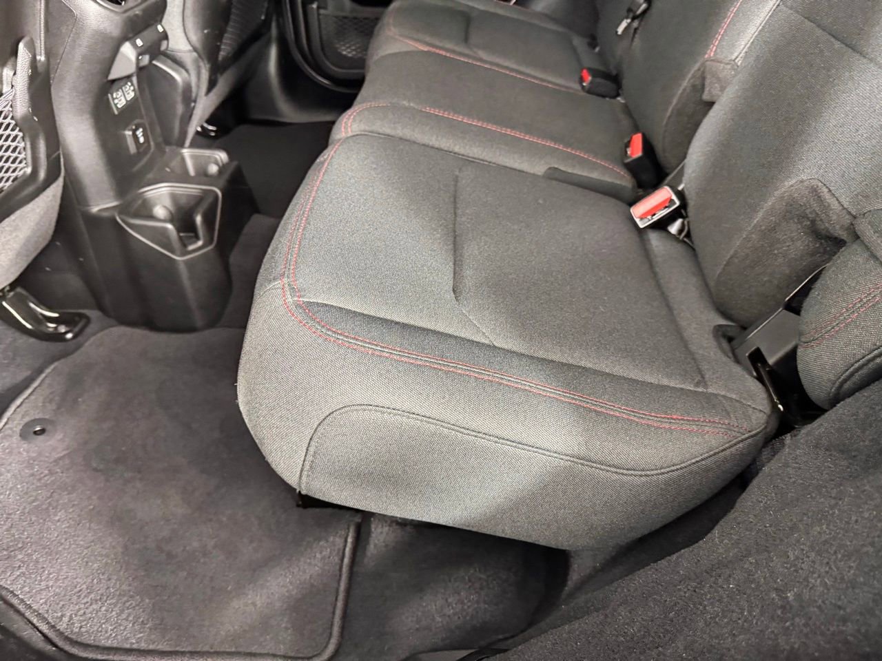 Used 2025 Jeep Wrangler Unlimited Rubicon image 26