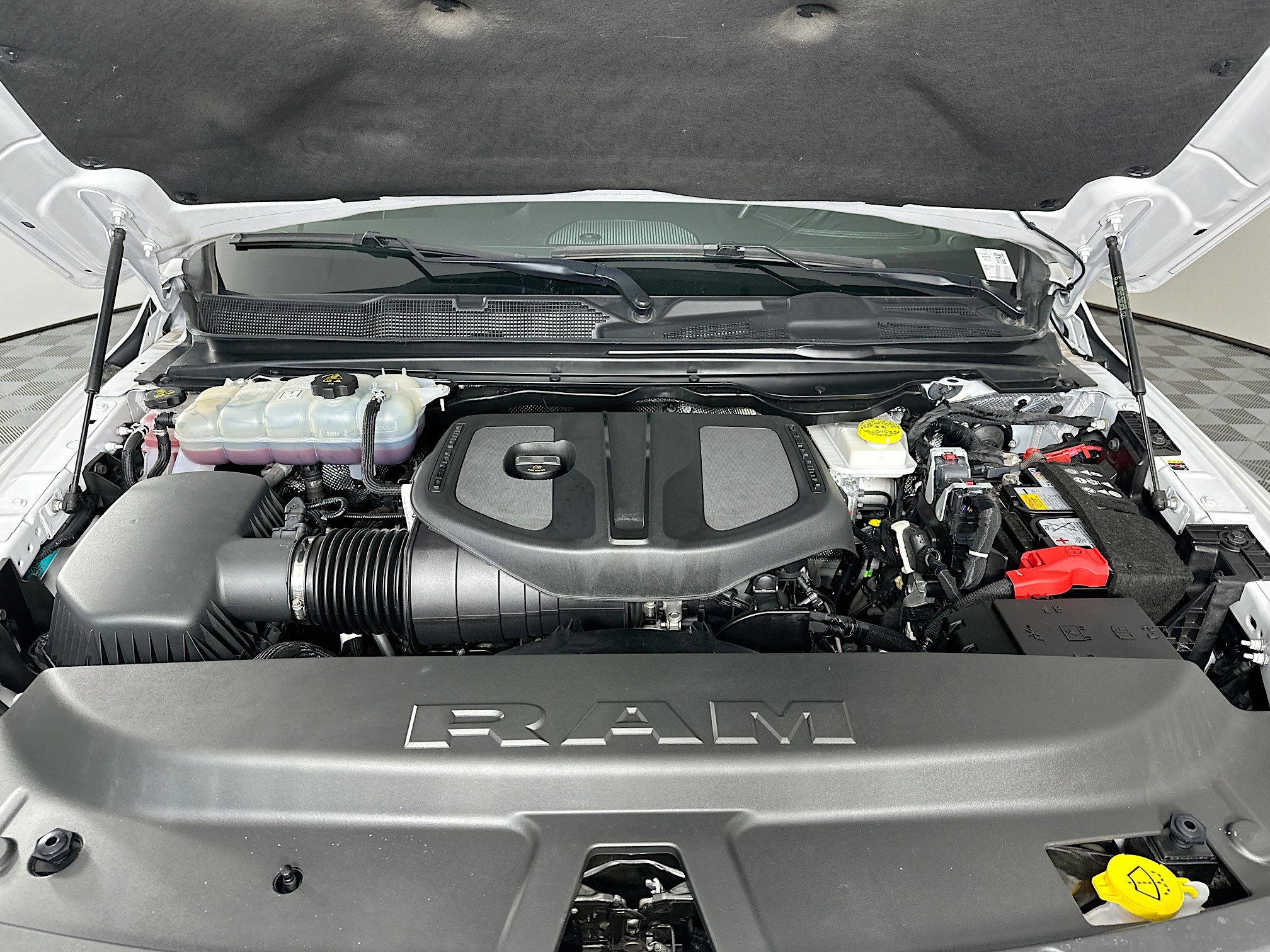 Used 2025 RAM 1500 Laramie image 32