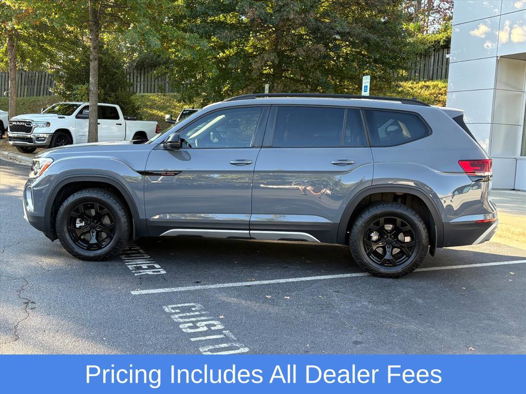 Used 2025 Volkswagen Atlas Peak Edition SE AWD/4WD image 4