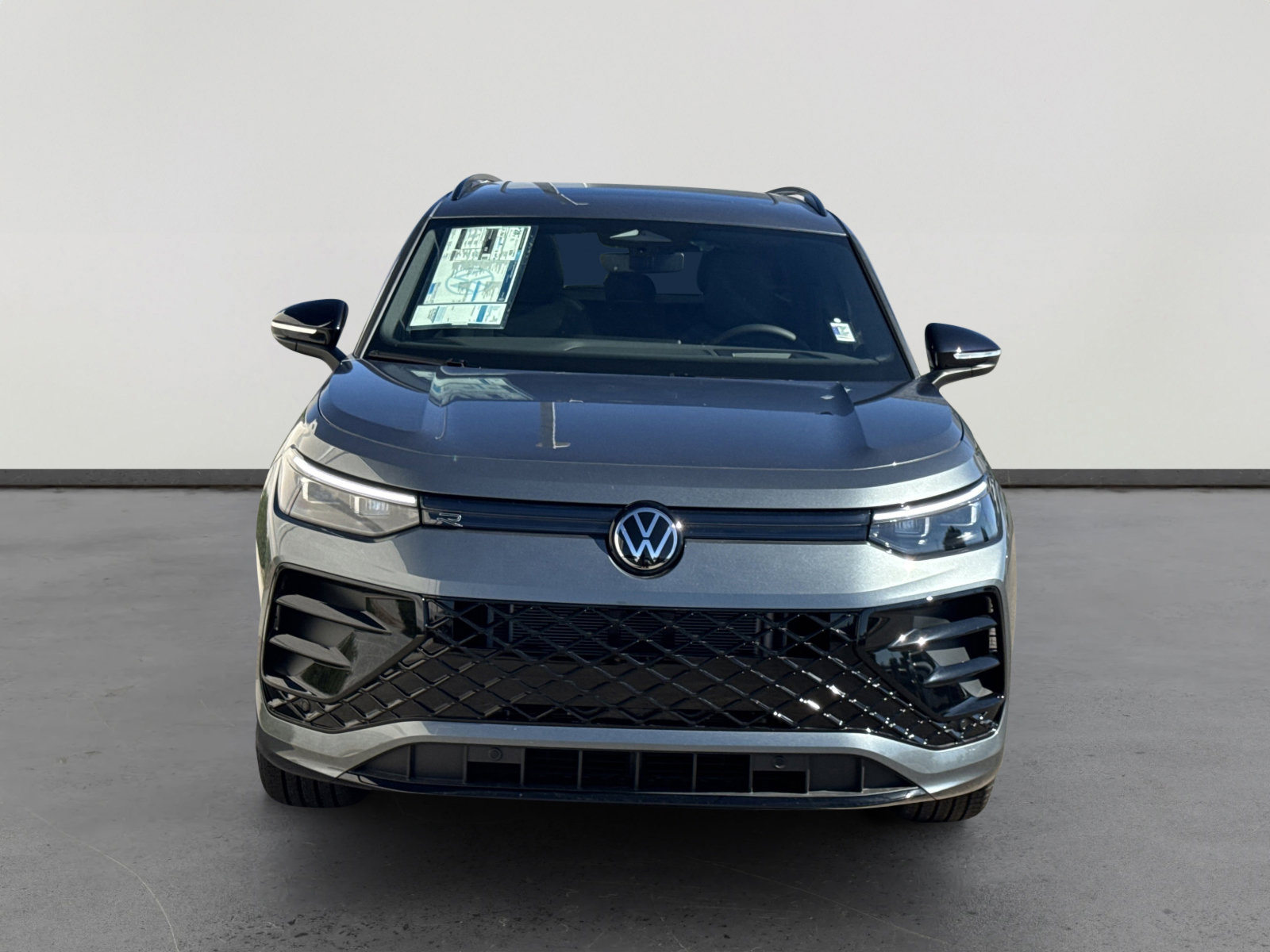 New 2026 Volkswagen Tiguan SE R-Line image 2