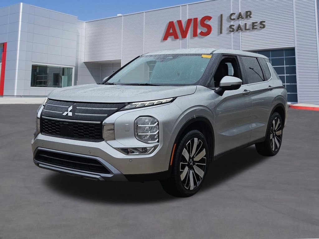 Used 2025 Mitsubishi Outlander SE