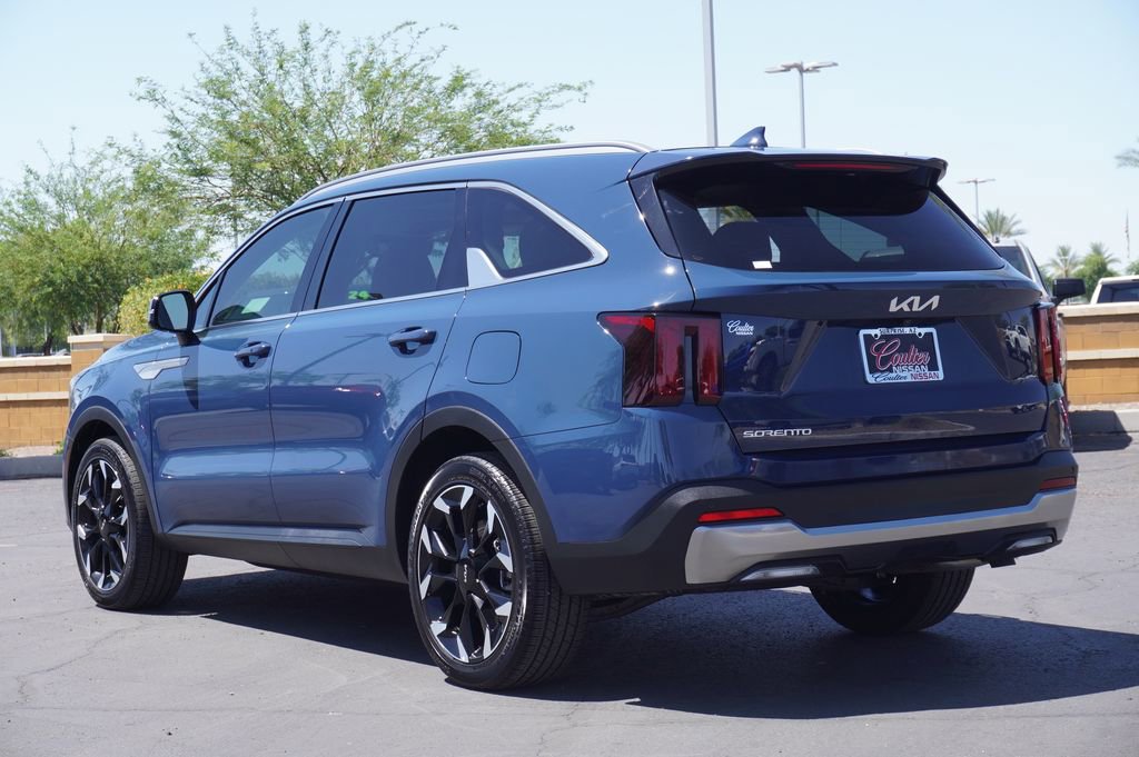 Used 2025 Kia Sorento EX w/ Panoramic Sunroof Package FWD image 3