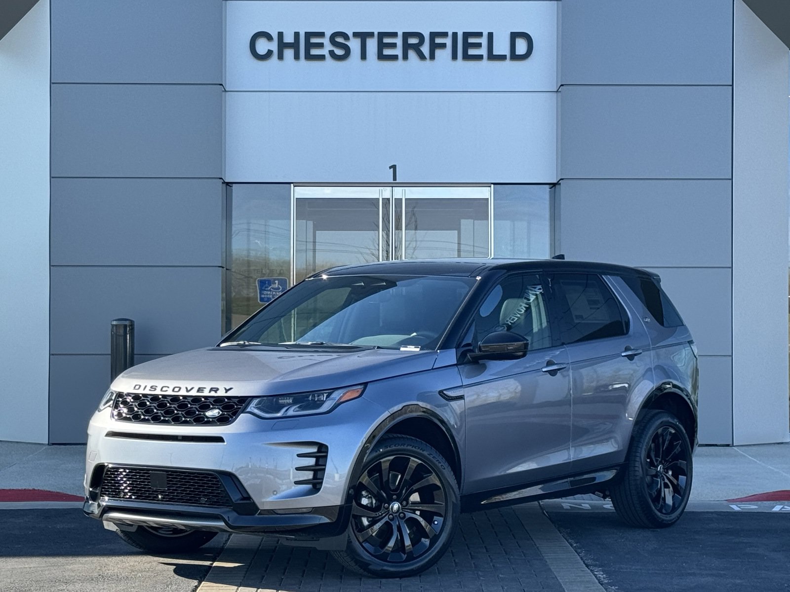 Used 2024 Land Rover Discovery Sport Dynamic SE AWD/4WD image 1