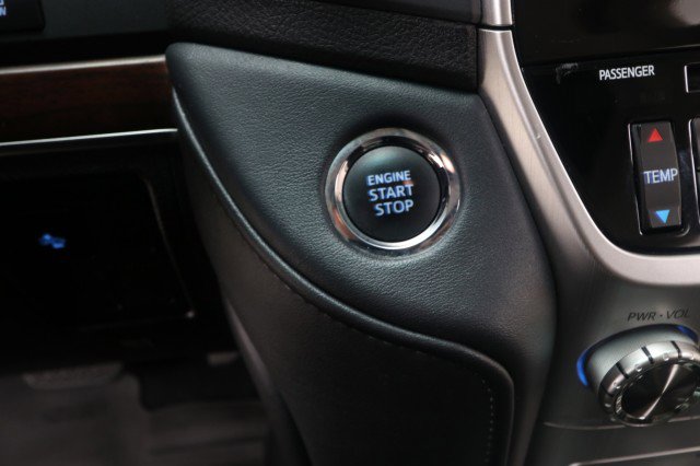 Used 2016 Toyota Land Cruiser AWD/4WD image 29