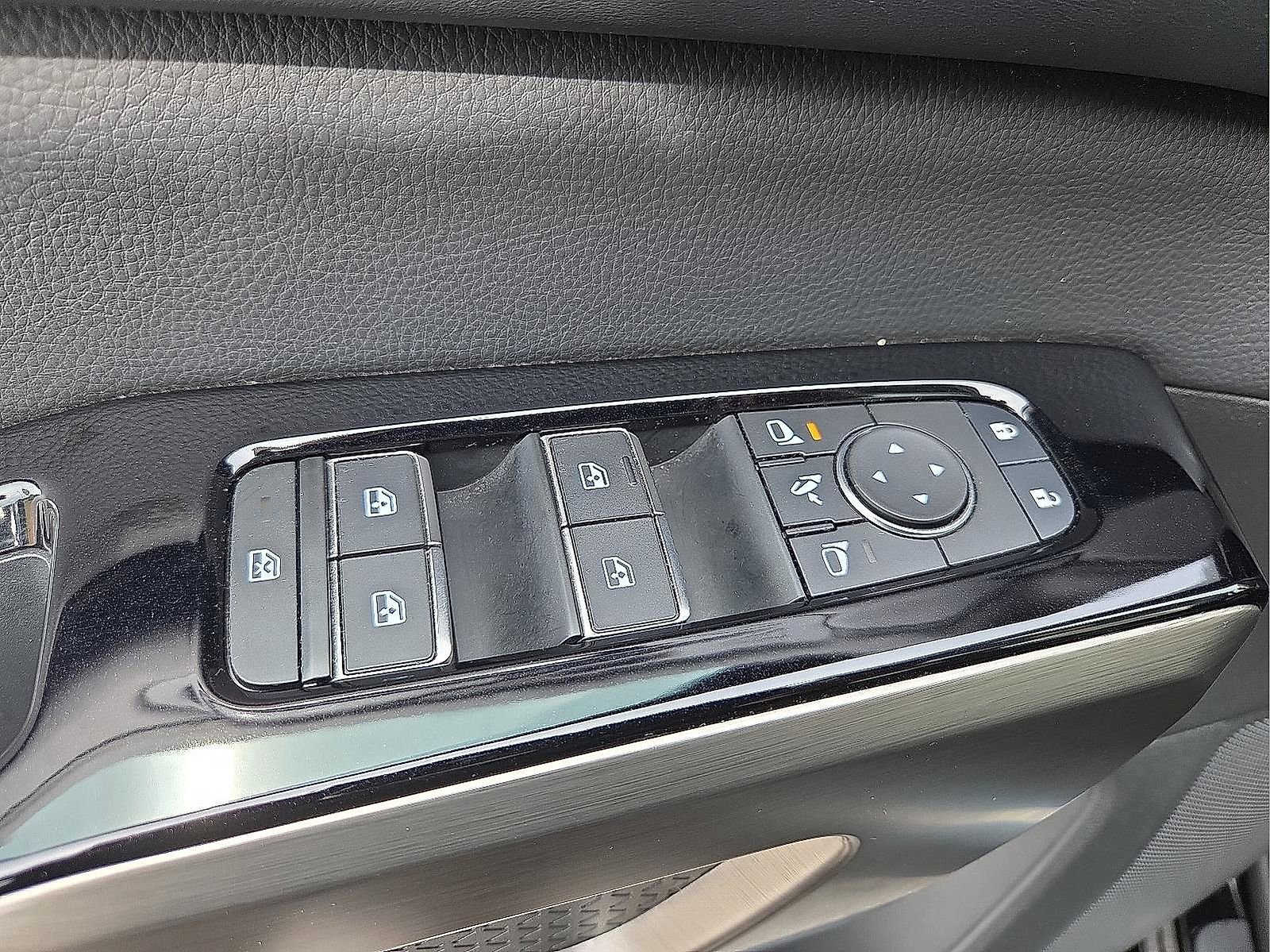 Used 2025 Nissan Pathfinder Platinum w/ Cargo Package AWD/4WD image 16