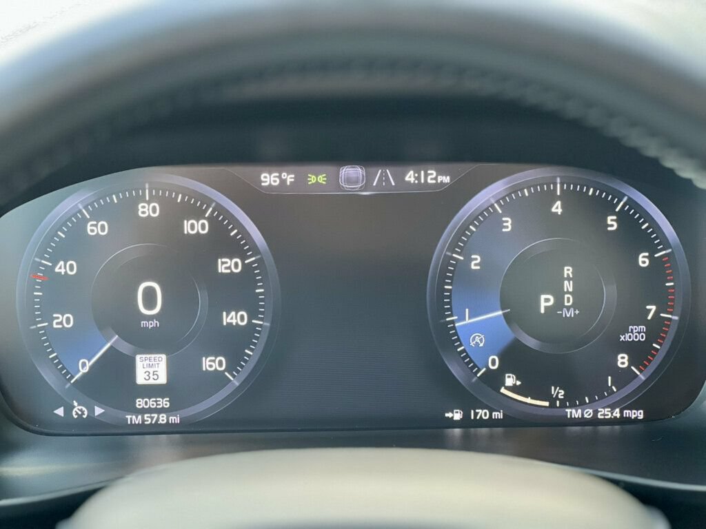 Used 2021 Volvo XC40 T4 Momentum FWD image 21