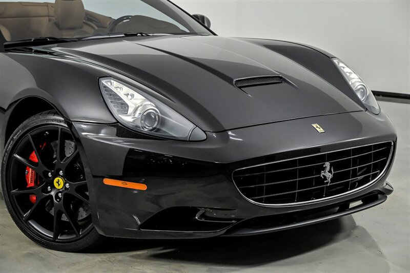 Used 2010 Ferrari California RWD image 3