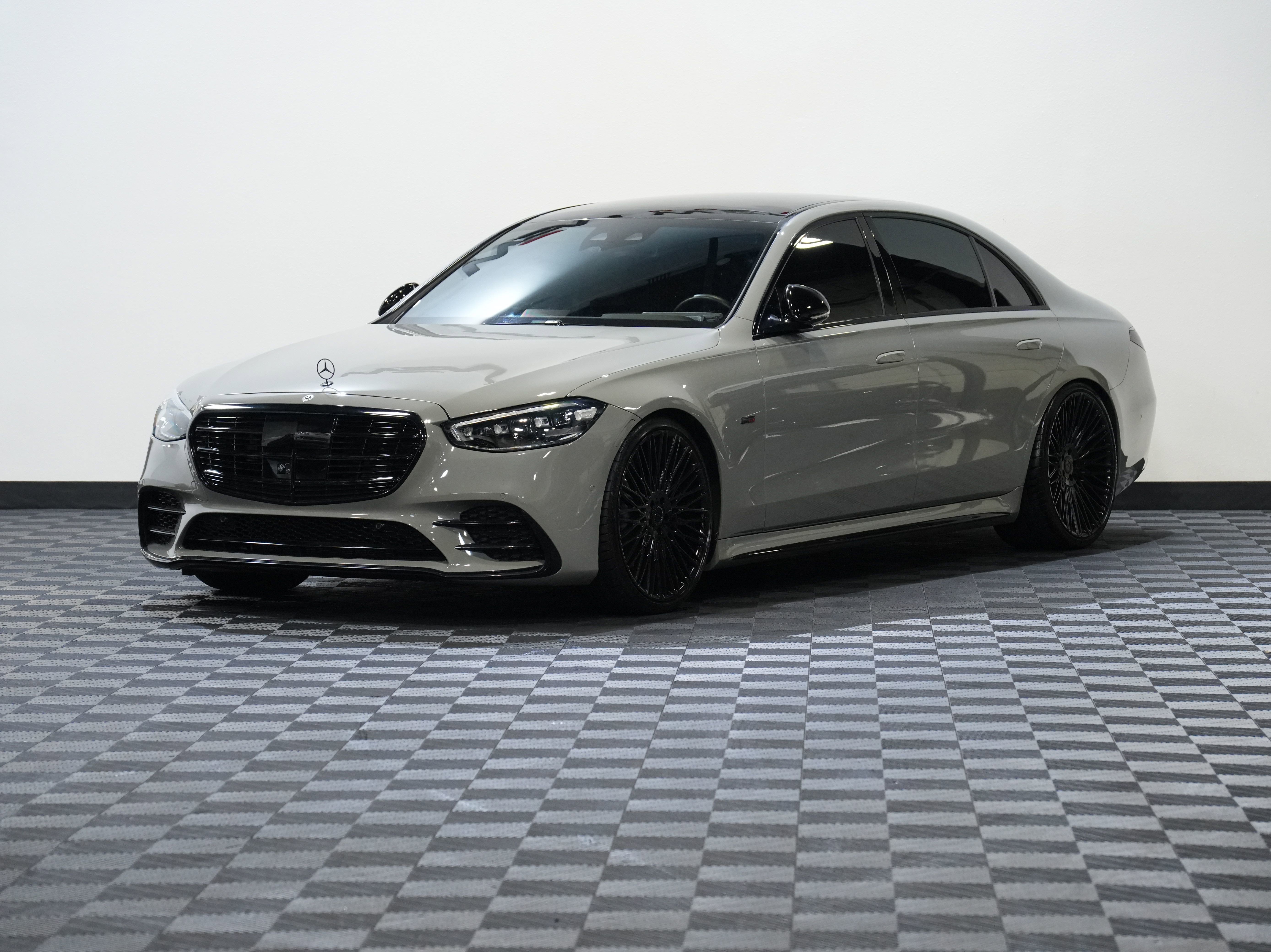 Used 2022 Mercedes-Benz S 580 4MATIC Sedan w/ AMG Line Package image 3