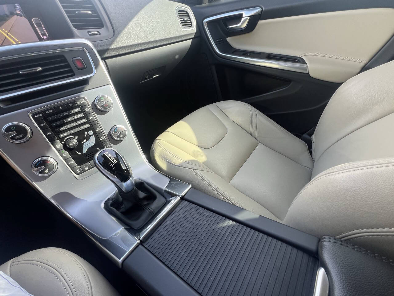 Used 2018 Volvo S60 T5 Dynamic w/ Vision Package FWD image 36
