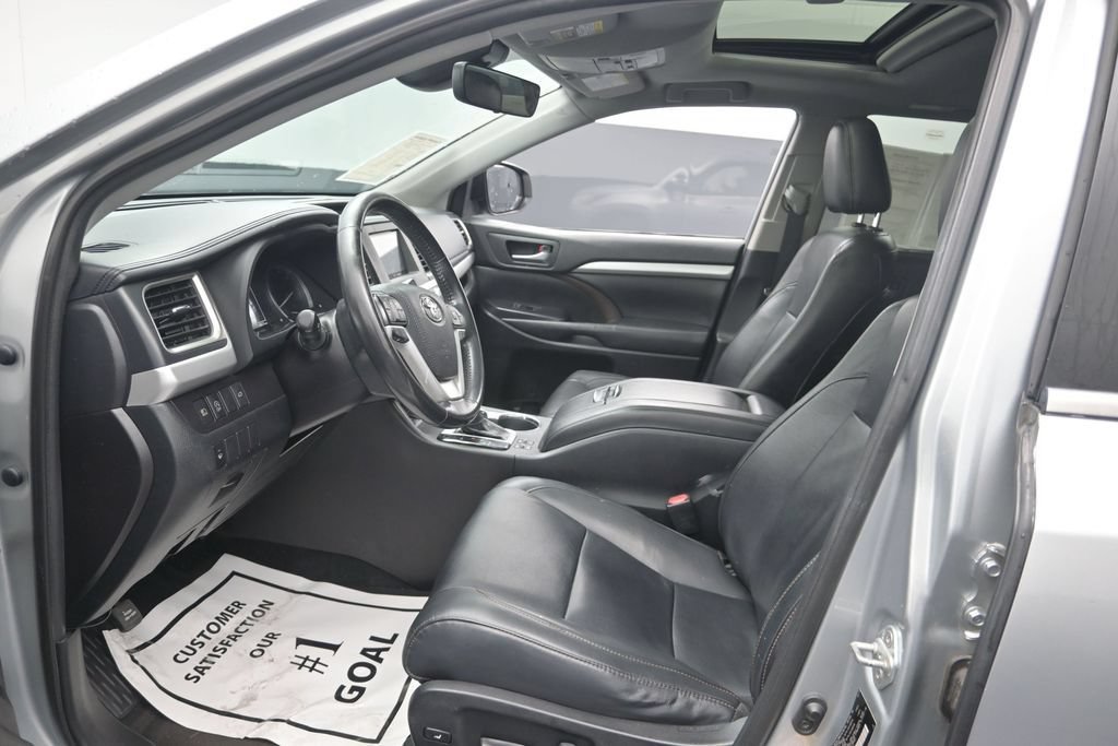 Used 2019 Toyota Highlander XLE FWD image 10