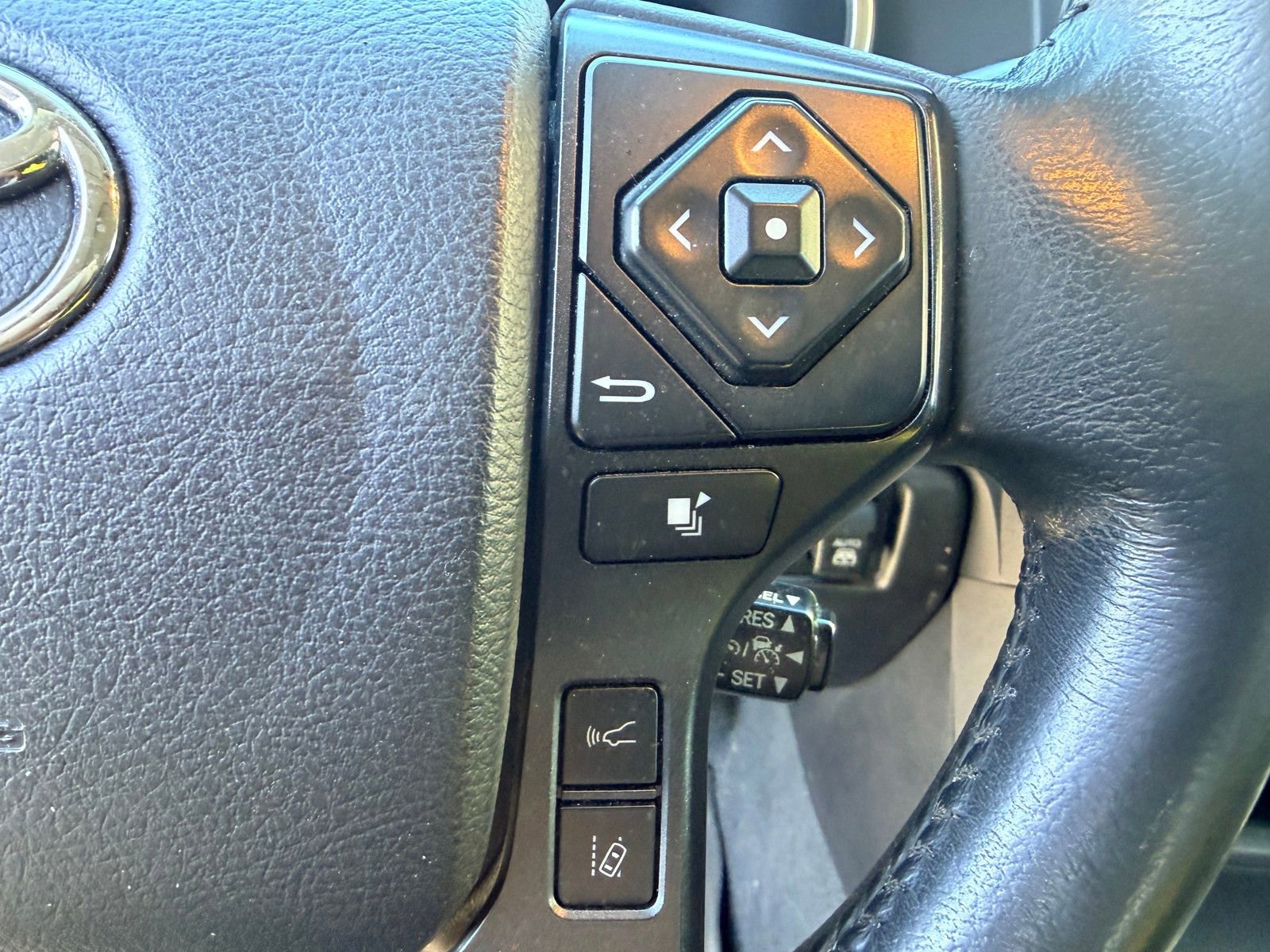 Used 2020 Toyota Sequoia TRD Pro AWD/4WD image 14