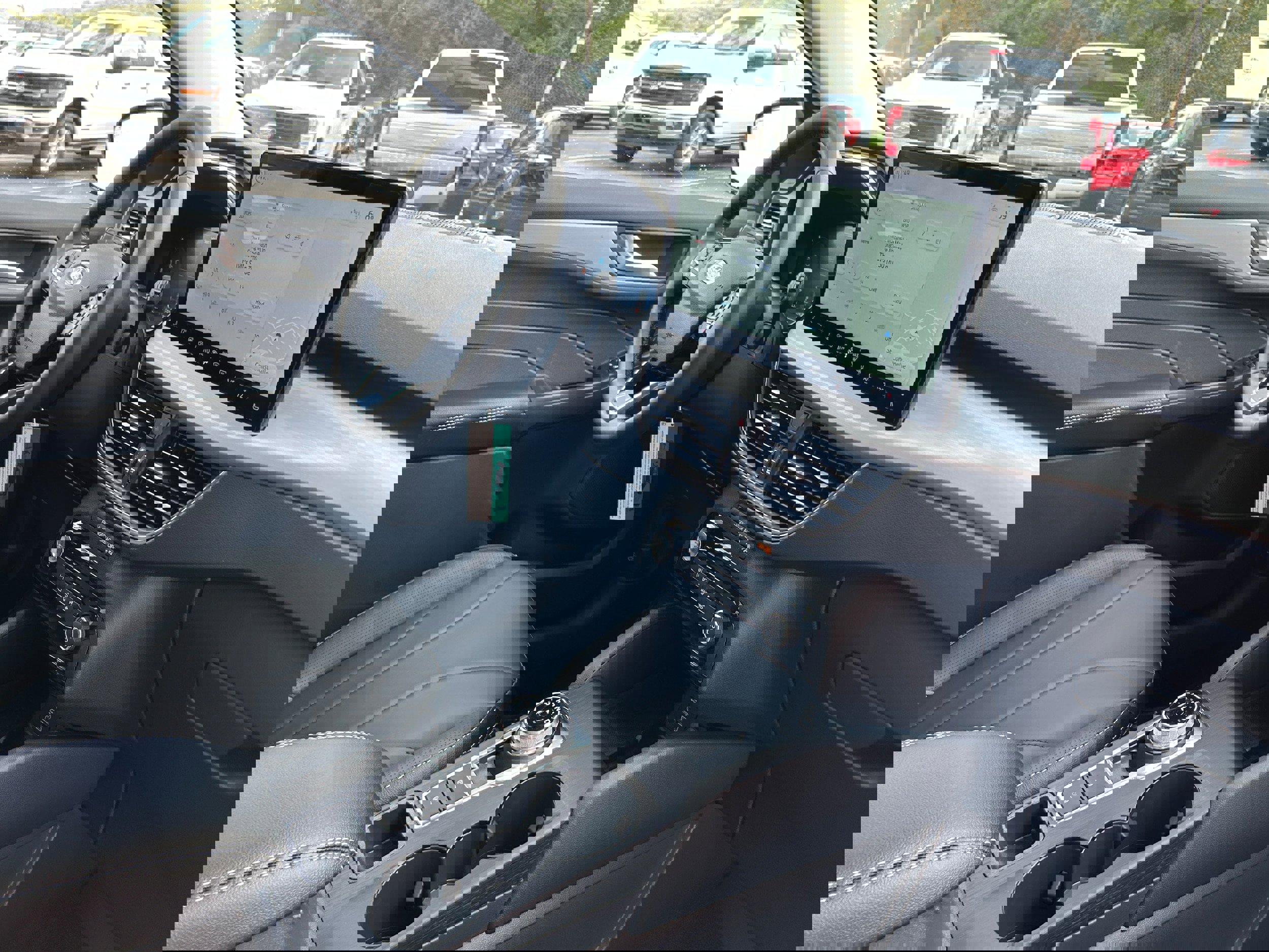 New 2025 Ford Escape SE w/ PHEV Premium Package FWD image 38