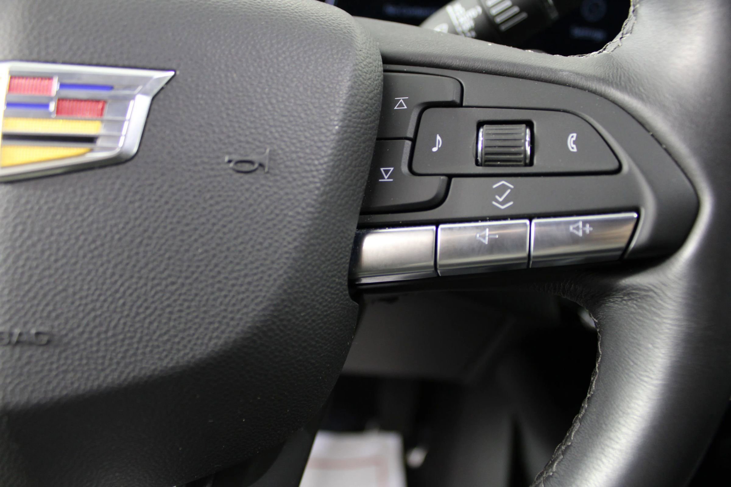 Used 2024 Cadillac XT4 Premium Luxury image 17