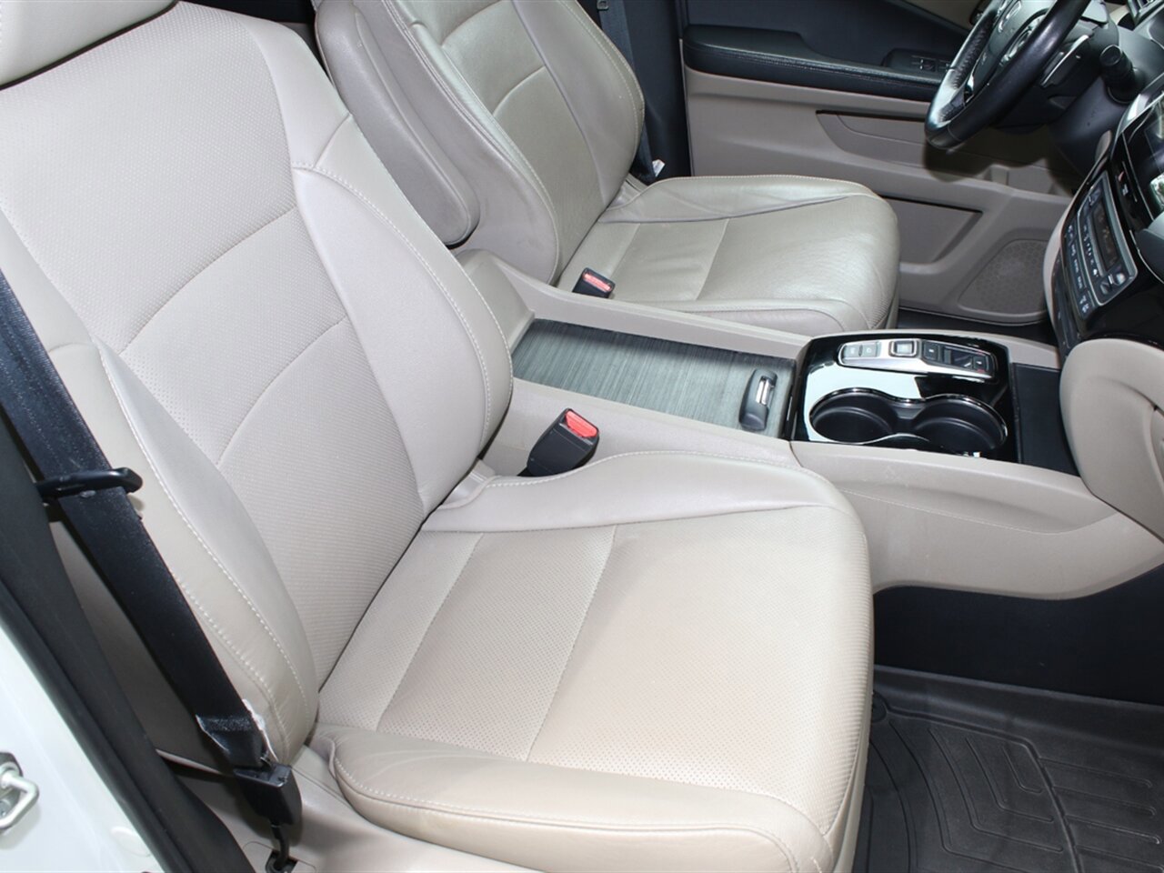 Used 2018 Honda Pilot Elite image 9