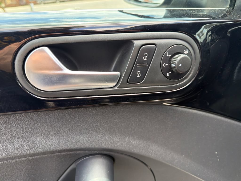 Used 2013 Volkswagen Beetle 2.5 FWD image 21