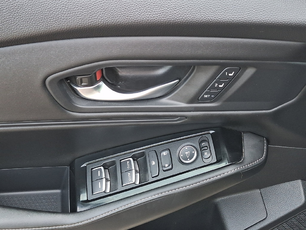 Used 2023 Honda Accord Touring image 13