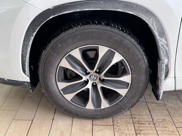 Used 2024 Toyota Highlander XLE image 17