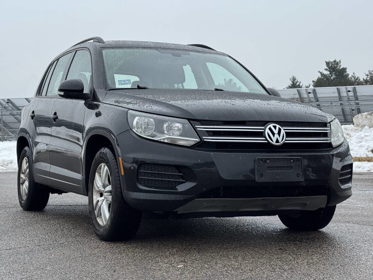Used 2017 Volkswagen Tiguan S image 7