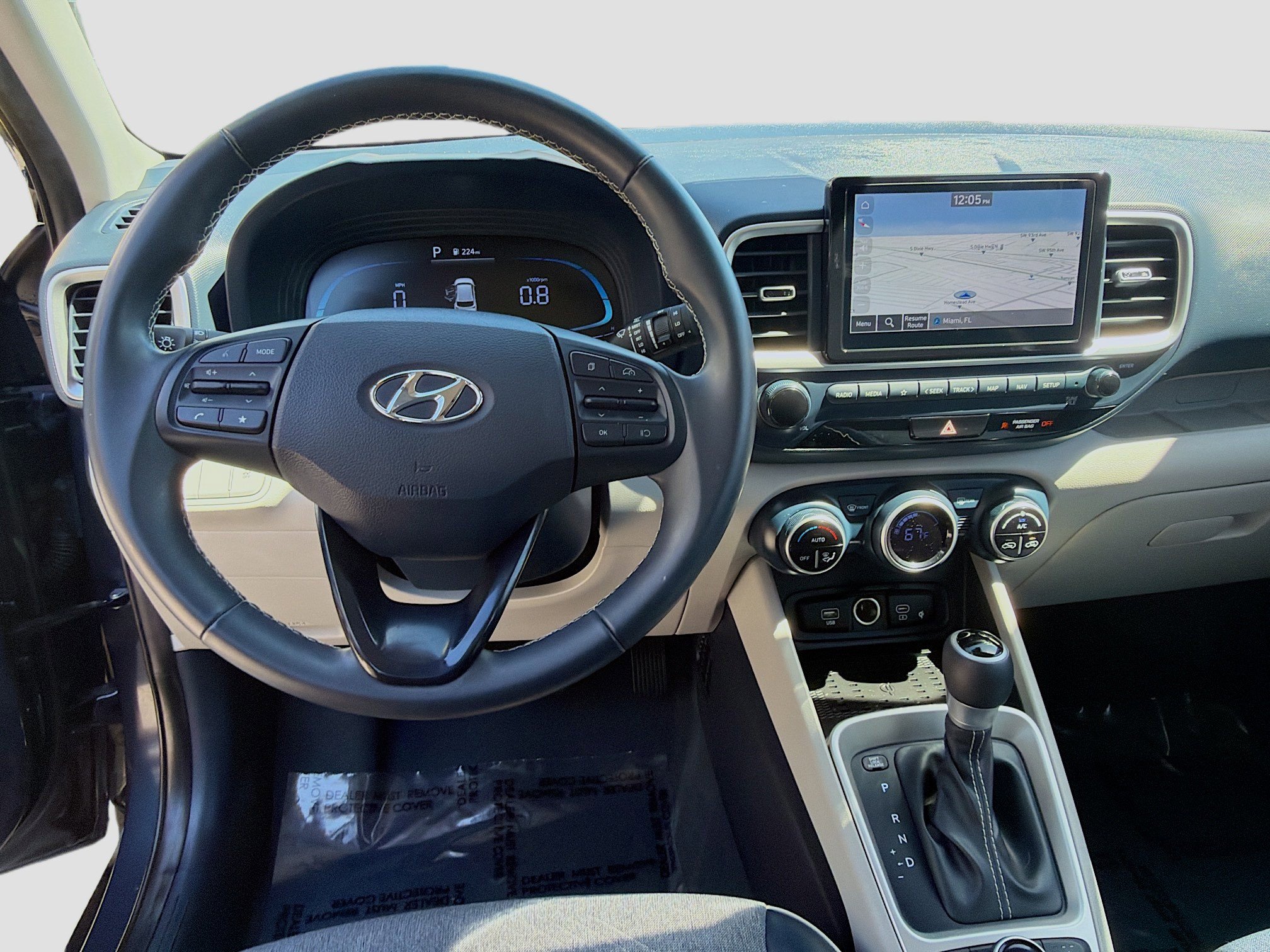 Used 2023 Hyundai Venue Limited image 19