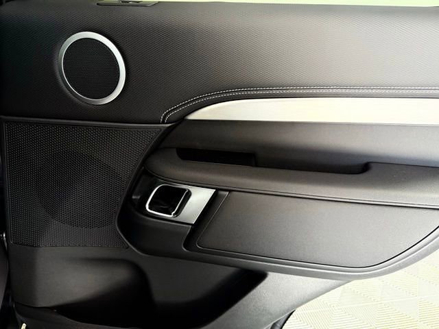 Certified 2025 Land Rover Discovery Dynamic SE image 36