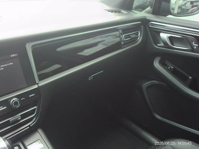 Used 2020 Porsche Macan AWD/4WD image 11