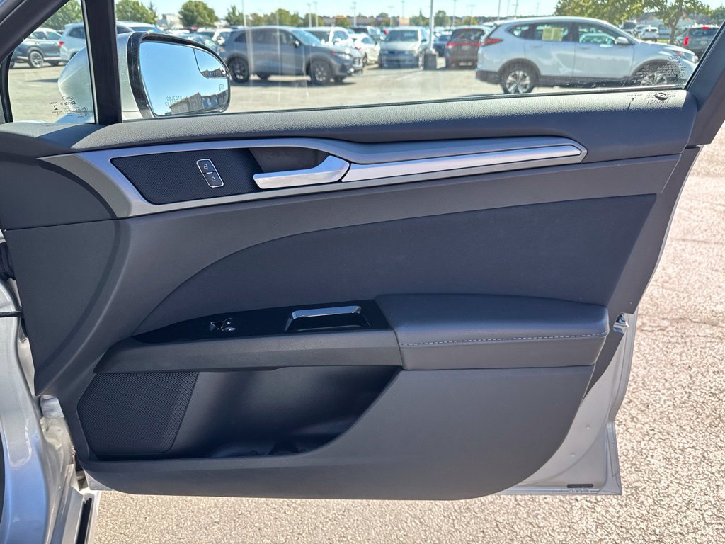 Used 2016 Ford Fusion SE FWD image 36