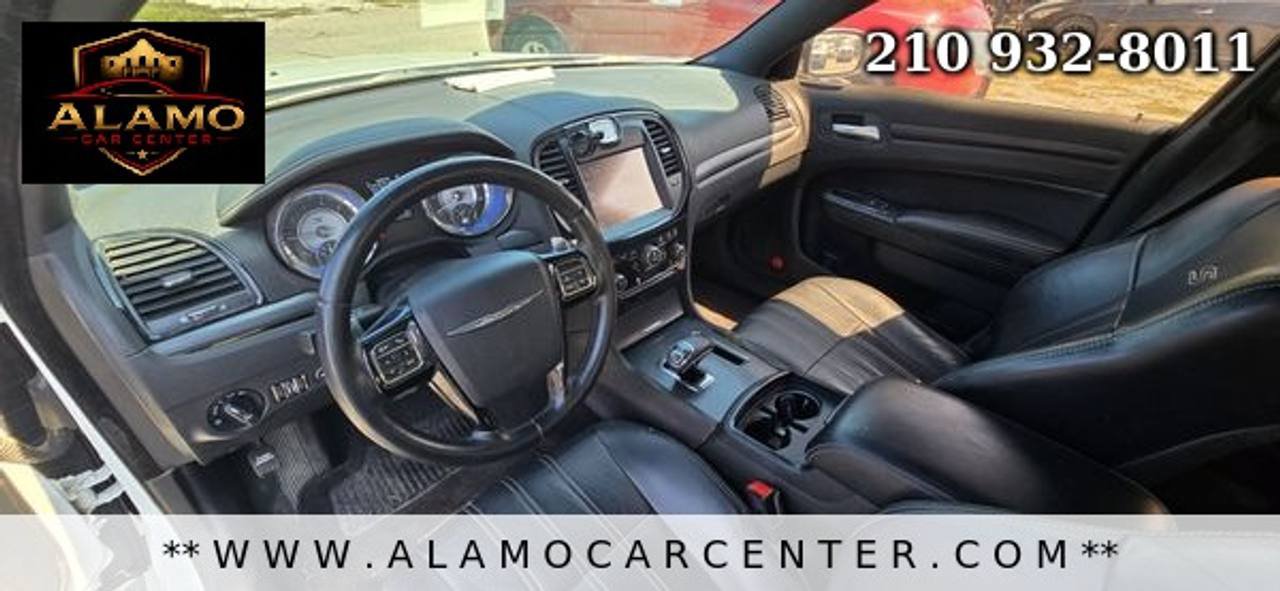 Used 2013 Chrysler 300 S RWD image 29