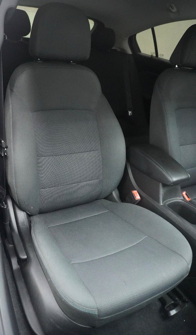 Used 2018 Chevrolet Cruze LT w/ Convenience Package FWD image 9