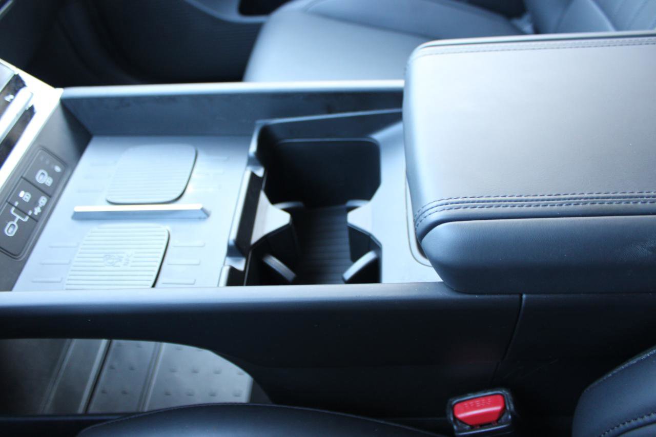 Used 2025 Hyundai Santa Fe SEL image 33