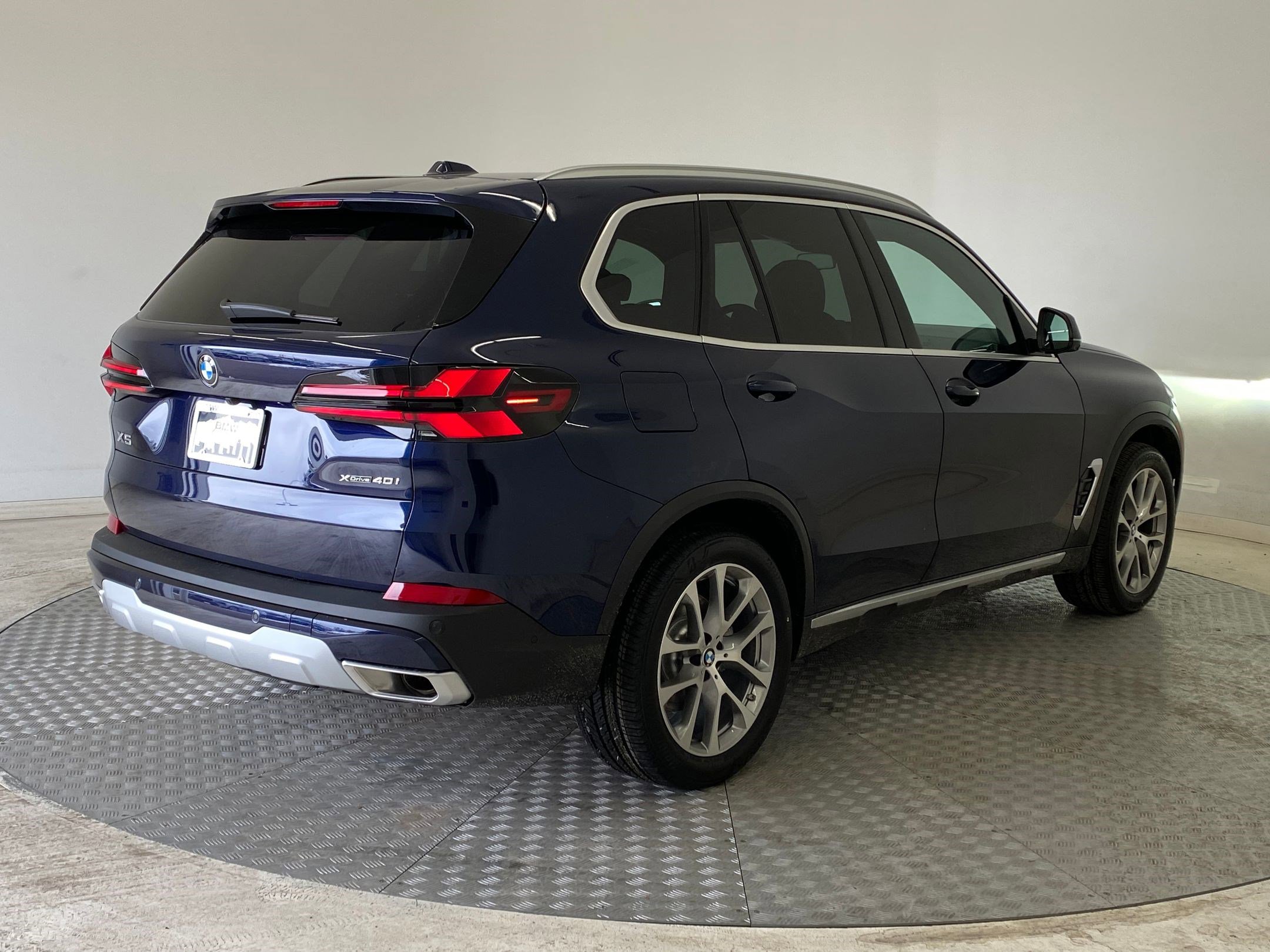 New 2026 BMW X5 xDrive40i w/ Premium Package image 9