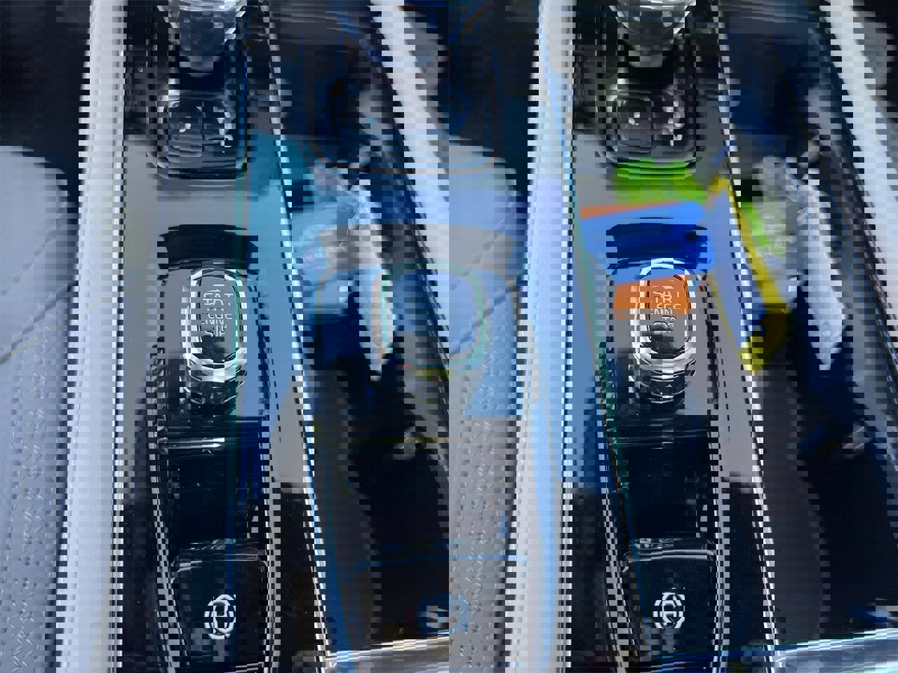 Used 2025 Volvo XC90 T8 Core image 17