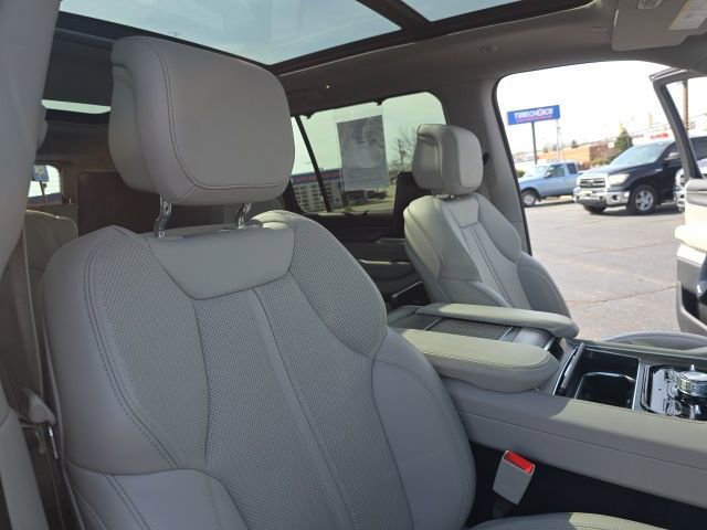 Used 2024 Jeep Wagoneer Series III w/ Premium Group I AWD/4WD image 53