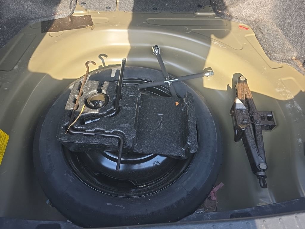 Used 2013 Toyota Corolla LE image 26