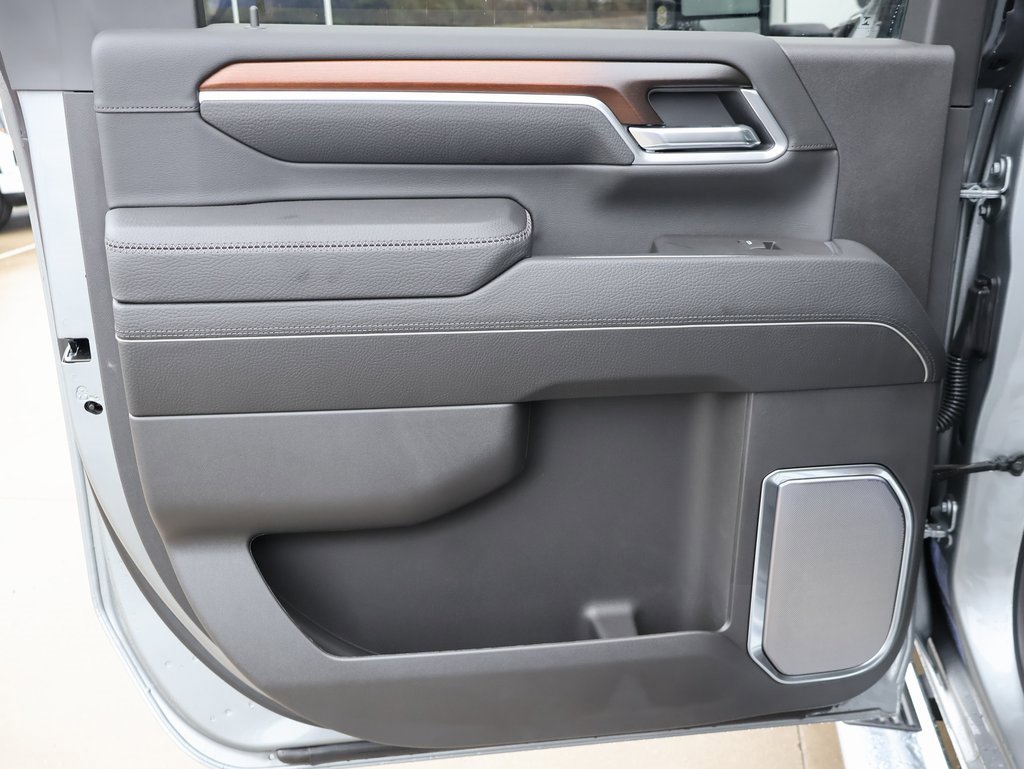 New 2025 GMC Sierra 2500 Denali w/ Denali Reserve Package image 28