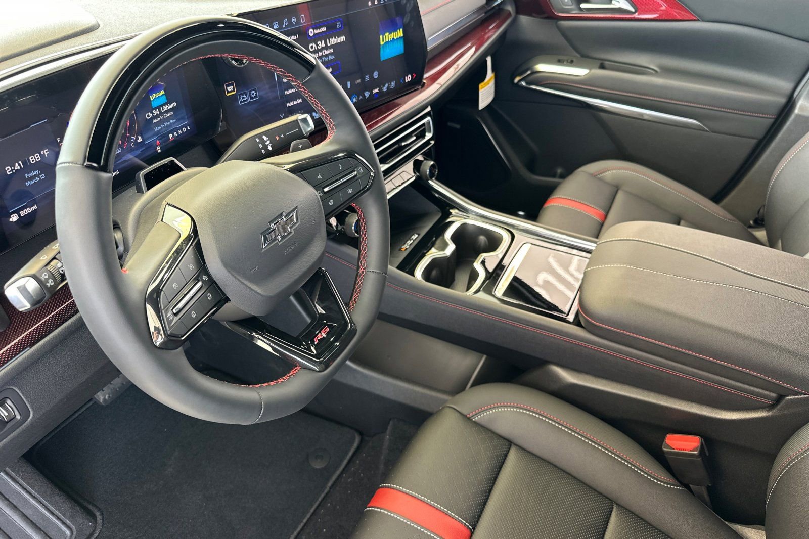 New 2026 Chevrolet Traverse RS image 10