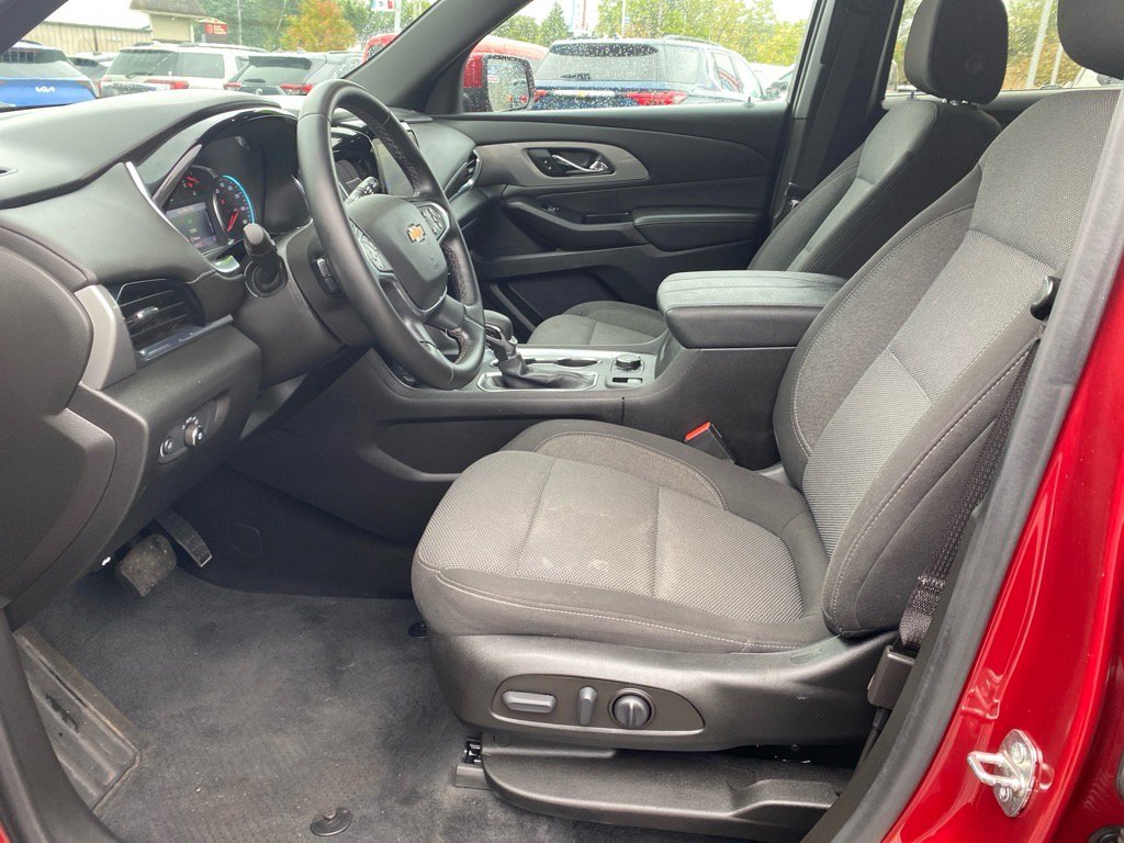 Used 2023 Chevrolet Traverse LT image 9
