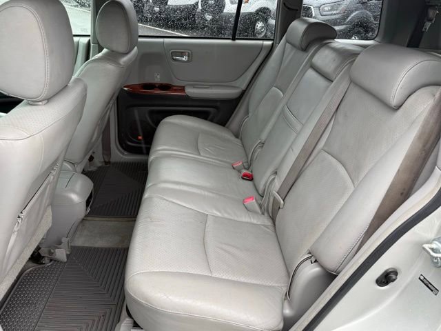 Used 2005 Toyota Highlander 4WD V6 w/ 3rd Row image 10
