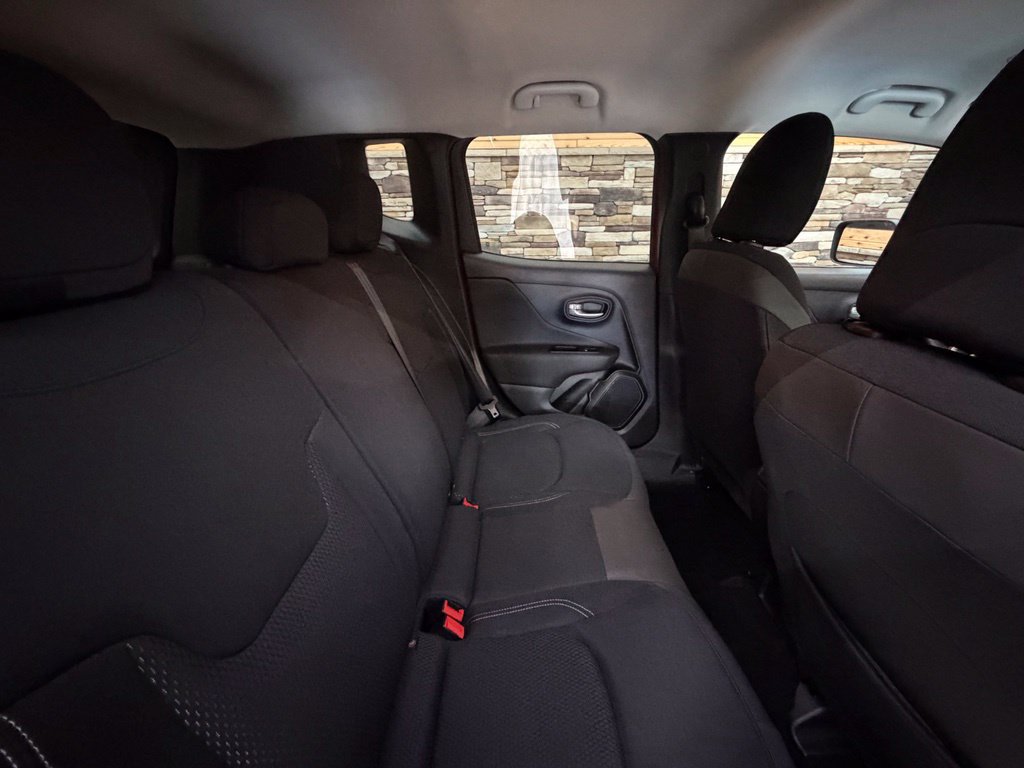 Used 2023 Jeep Renegade Latitude w/ Premium Group AWD/4WD image 47