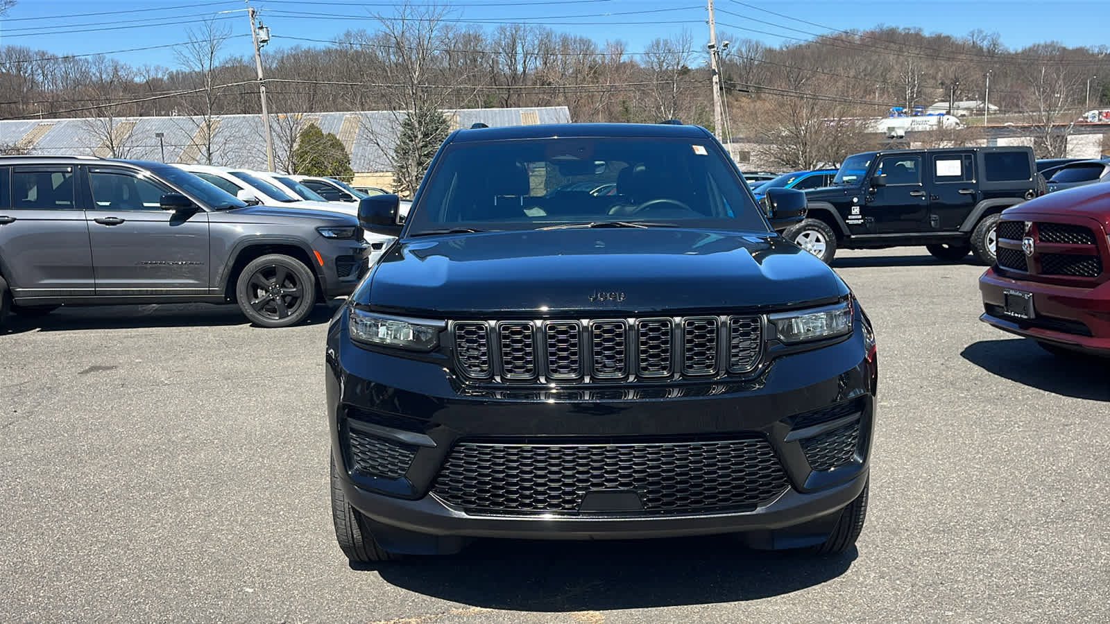 Used 2025 Jeep Grand Cherokee Altitude image 3