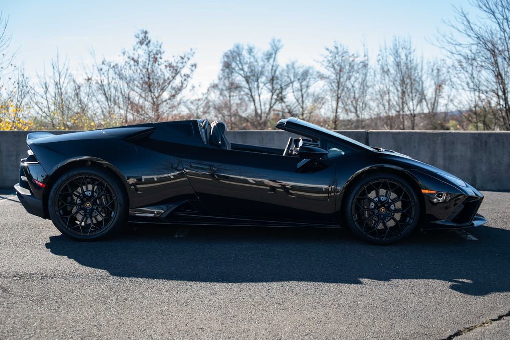 Used 2021 Lamborghini Huracan EVO RWD image 17
