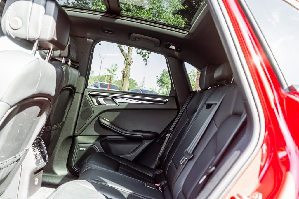 Used 2023 Porsche Macan AWD/4WD image 30