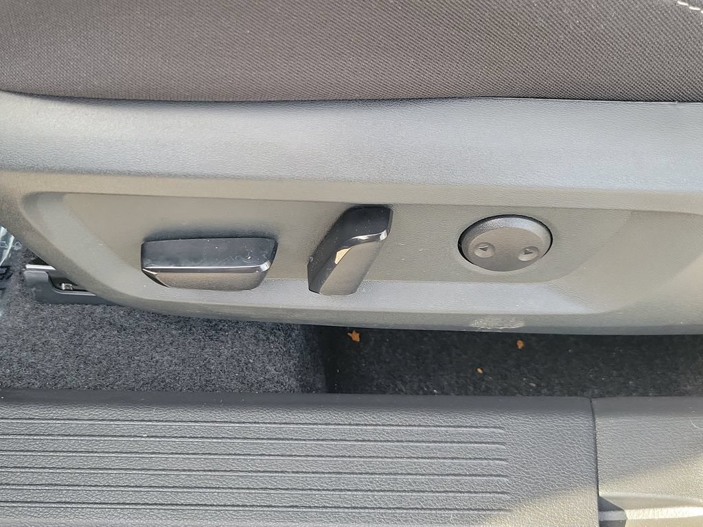 Certified 2026 Nissan Rogue SV FWD image 16