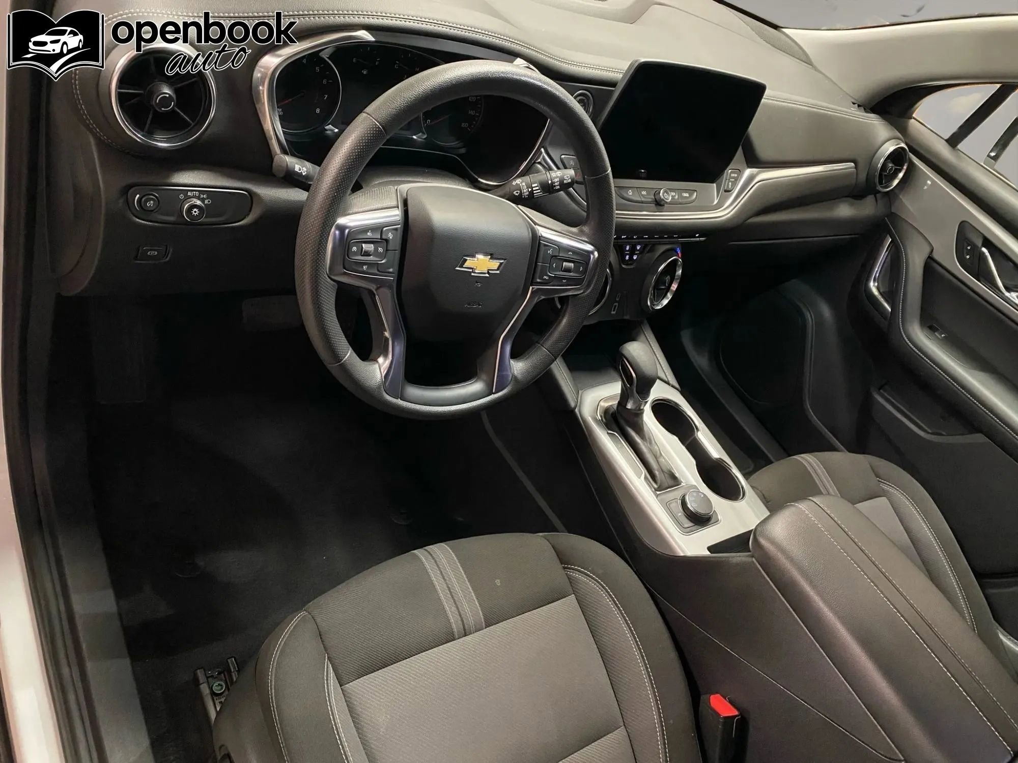 Used 2025 Chevrolet Blazer LT image 9