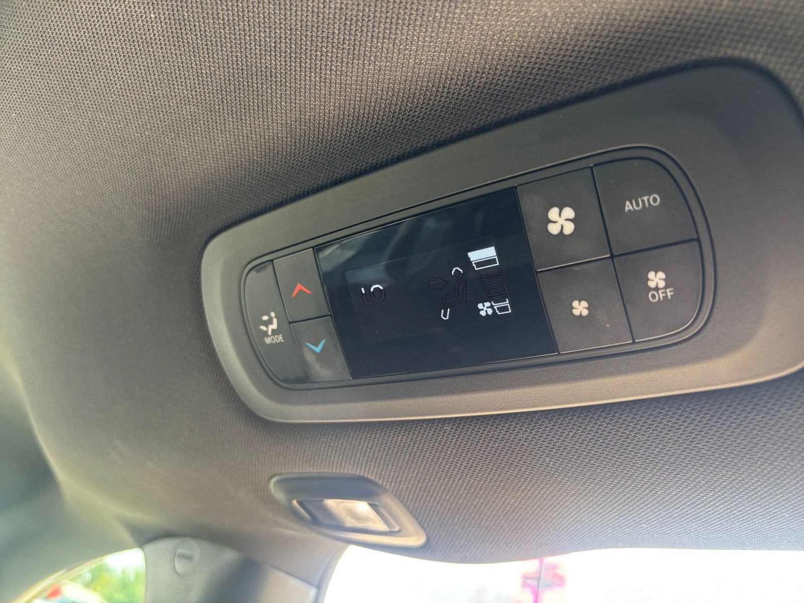 Used 2025 Chrysler Pacifica Limited FWD image 25