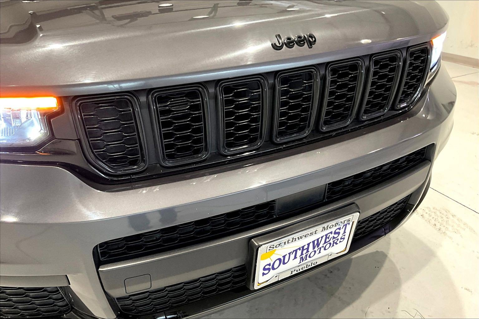 Used 2024 Jeep Grand Cherokee L Laredo AWD/4WD image 32