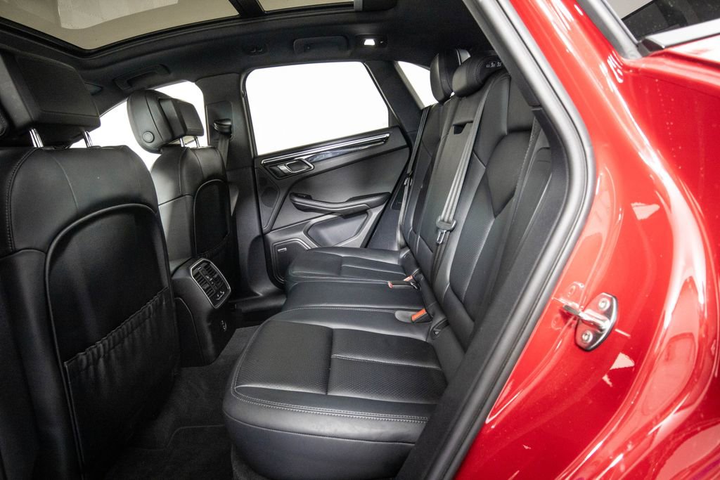 Used 2024 Porsche Macan Premium Package Plus w/ Premium Plus Package image 11