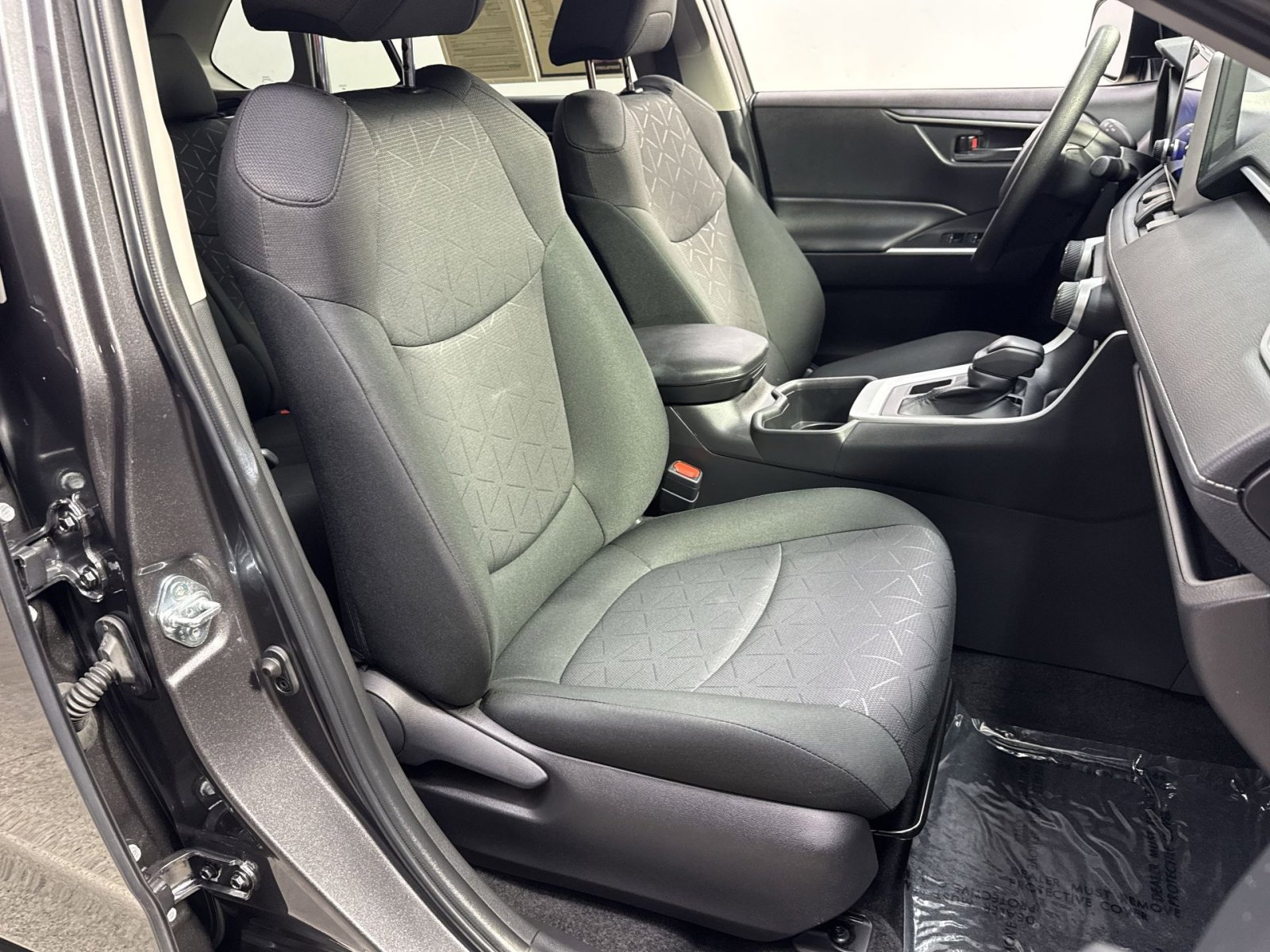 Used 2024 Toyota RAV4 XLE AWD/4WD image 39